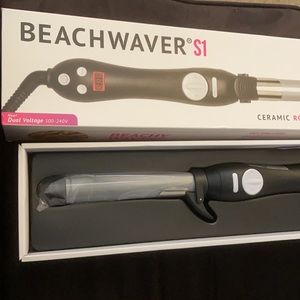 New In Box Beachwaver S1
